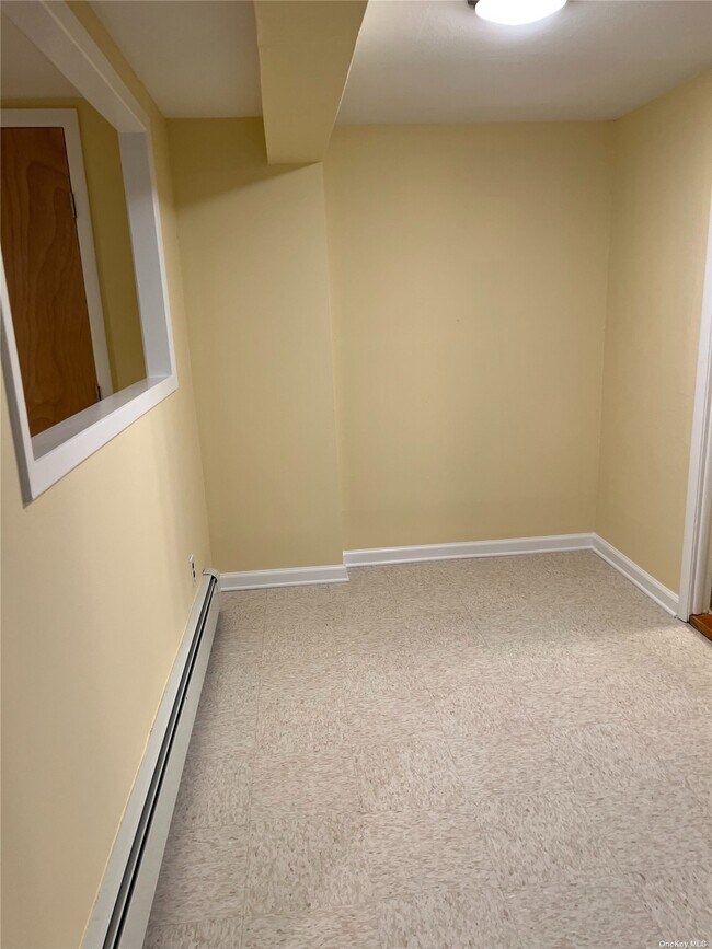 1022 Westminster Ave, Dix Hills, NY 11746 Room for Rent in Dix Hills