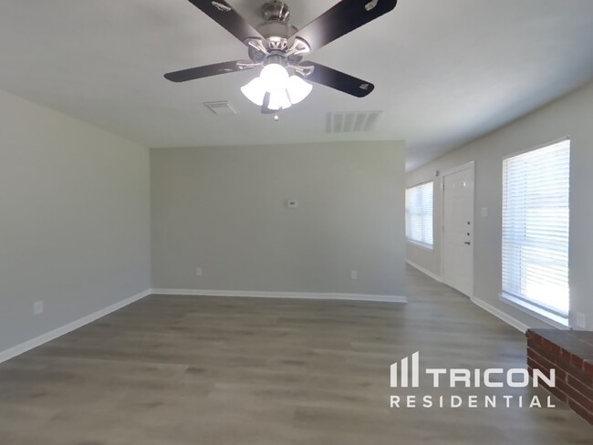 Building Photo - 18810 Pine Bower Cir