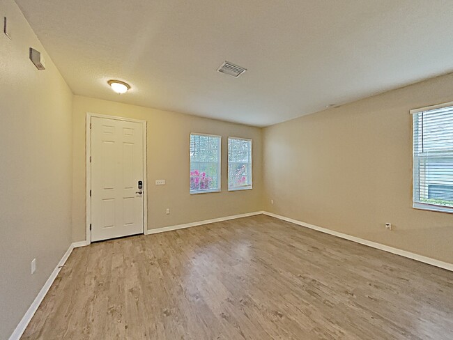 Building Photo - 1043 Clearpointe Way