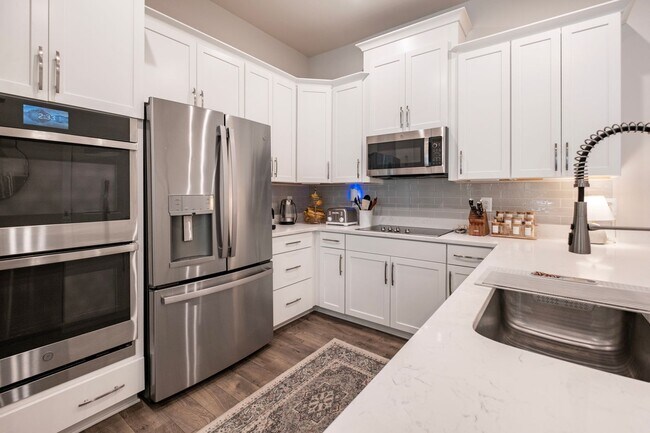 Foto del edificio - Stunning 2 BR/2.5 BA Townhome in Rockville!