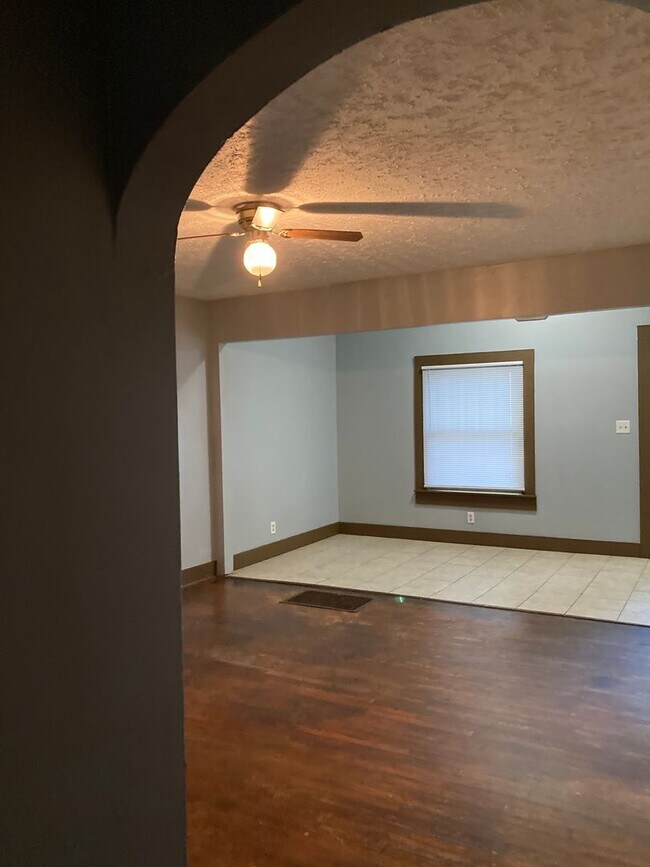 Foto del edificio - Price reduced Spacious 3 bedroom, 1 bath h...