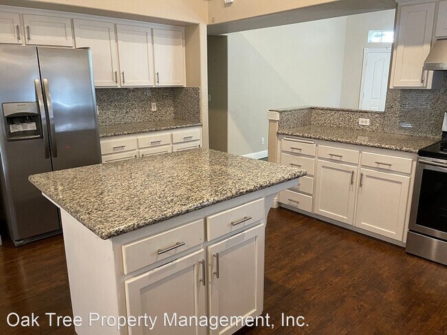 Foto del edificio - 3 br, 2 bath House - 10231 N. Whitney Avenue