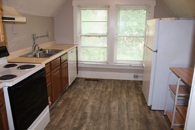 Building Photo - 340 N 16th St