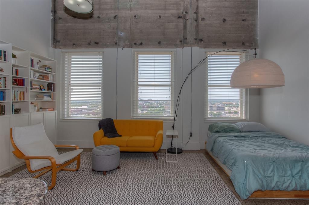 Foto principal - 221 W Lancaster Ave