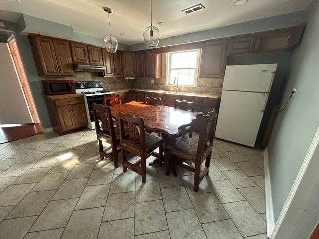 Foto del edificio - 14520 Harvey Ave