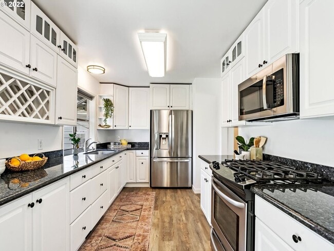 Foto del edificio - Southwood Ranch | 4 Bed / 3 Bath / 1,950 sq ft | Lake Oswego Schools