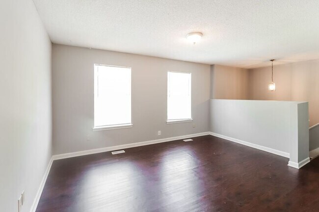 Building Photo - 2212 Gaylewood Dr