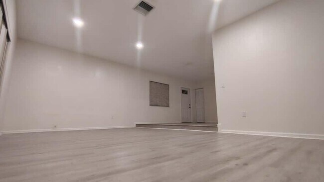 Foto del edificio - 2707 Lowson Blvd