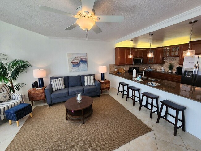 Building Photo - Beautiful Fully Furnished Marker 33 Condo ...