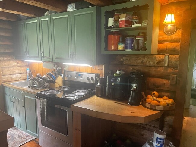 Kitchen - 39 Old County Rd