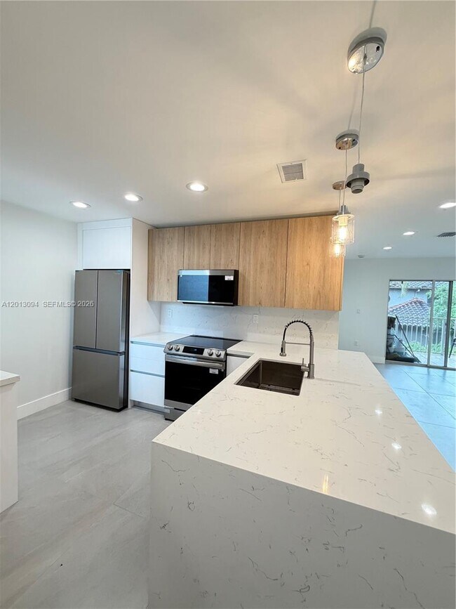 Building Photo - 4708 NW 114th Ave