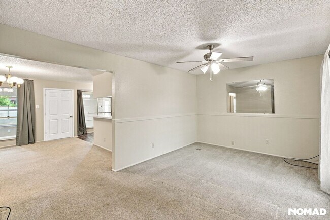 Foto del edificio - 8346 Shoal Creek Dr