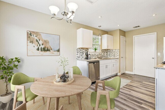Building Photo - 1605 Lantern Light Dr
