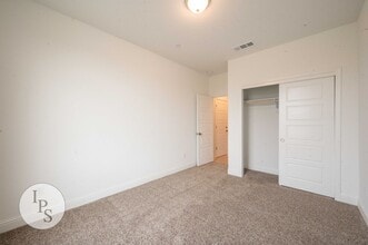 Building Photo - 352 N Millard Ave