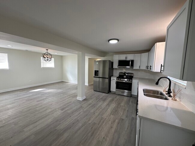 Dining room area - 219 N Waller Ave