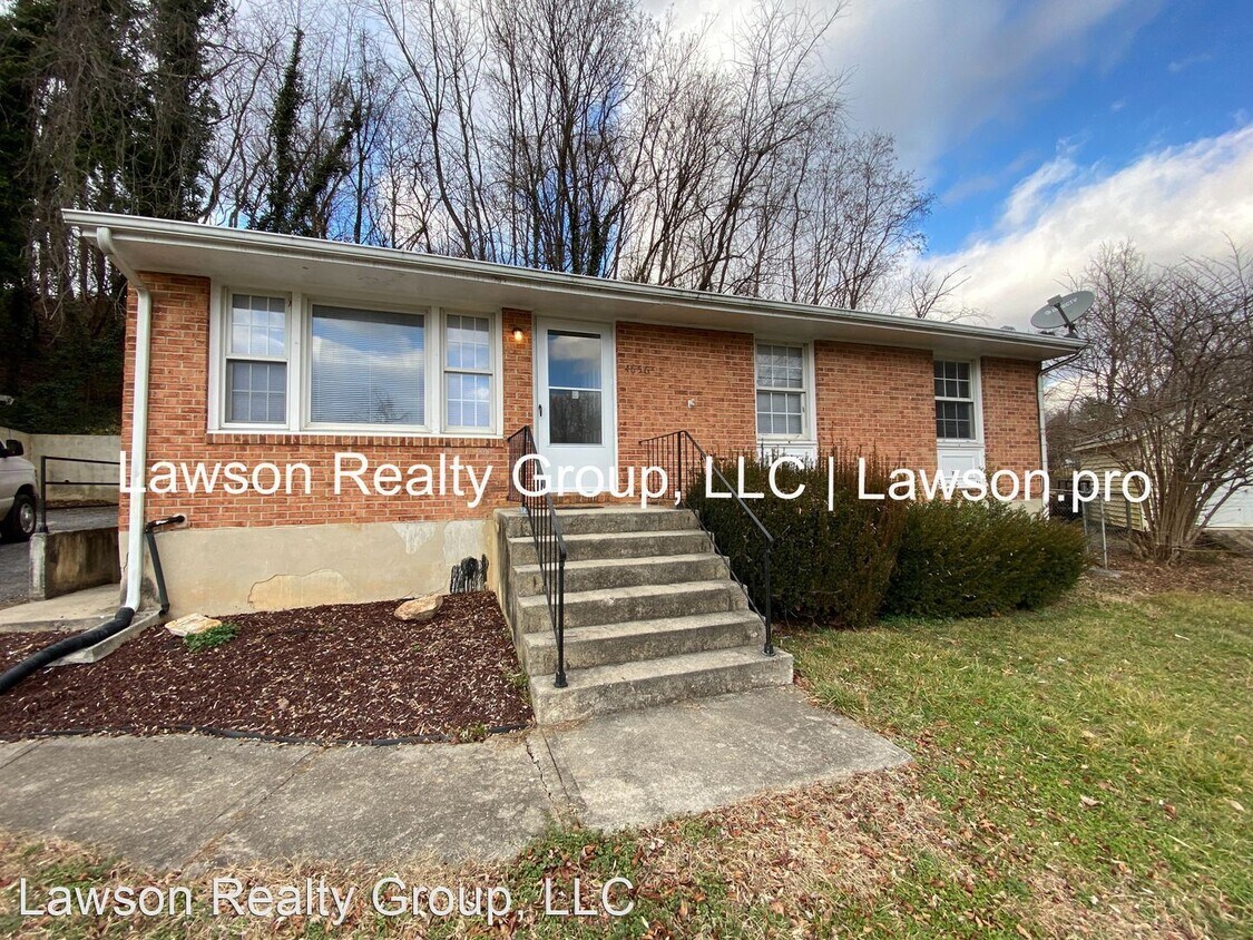 3 br, 1 bath House 4656 Trevino Circle NE House for Rent in Roanoke