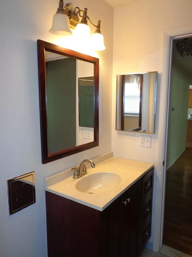 Building Photo - 2598 Binghamton Dr