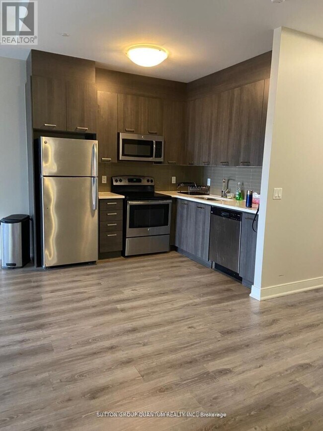 Building Photo - 150 Main St W