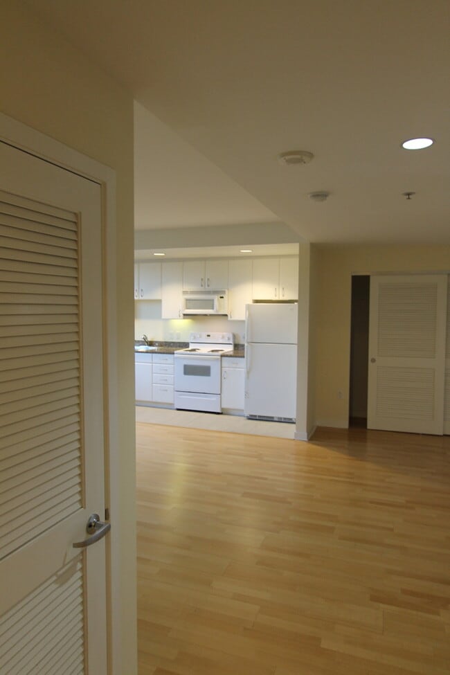 Building Photo - EPIC REA-AZARI PM - Nice Studio at The Beacon in South Beach w/Parking available