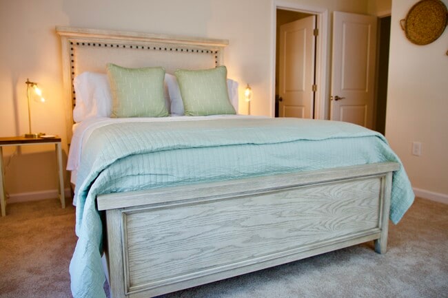 Primary Bedroom (Queen Bedroom - Linens not included) - 239 Louise Ln