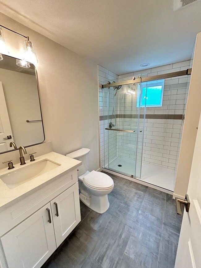 Building Photo - 8024