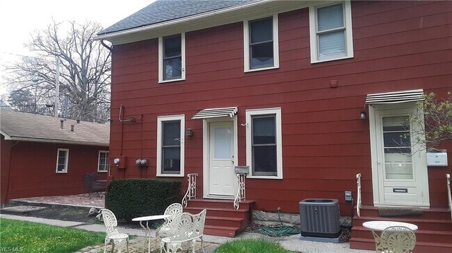 Building Photo - 341 S Island Dr