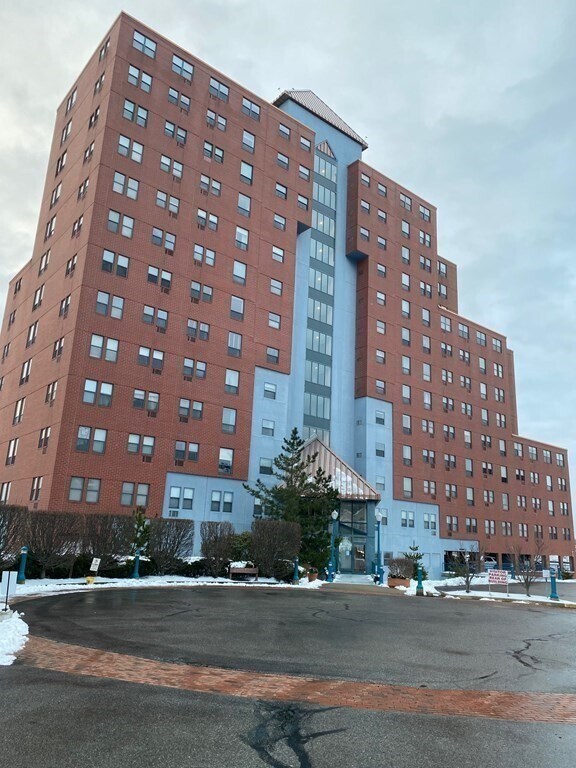 750 Davol St Unit 417, Fall River, MA 02720 Condo for Rent in Fall