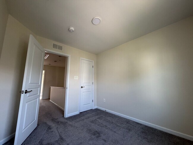 Foto del edificio - 43561 Marguerite Way