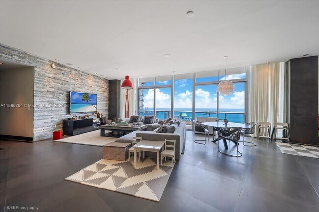 Building Photo - 200 Biscayne Blvd Way