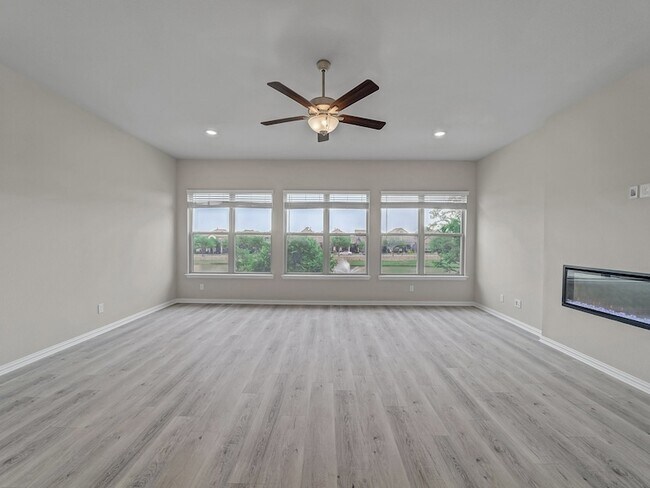 Foto del edificio - 4484 N River Walk Dr