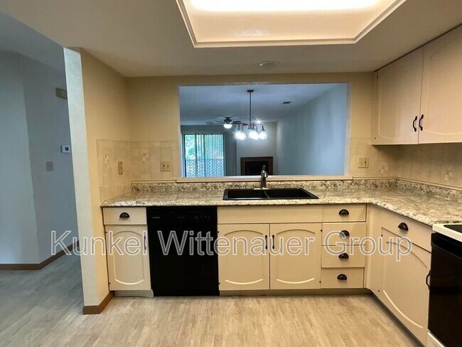 Foto del edificio - 222 Shoreline Dr