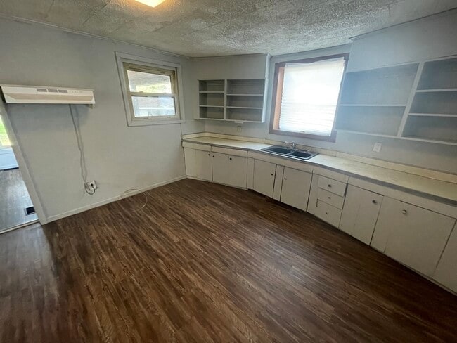 Building Photo - 1201 Mc Kinley Ave