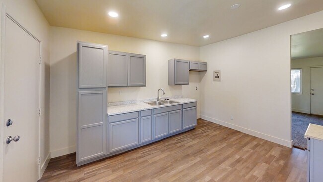 Foto del edificio - 34584-88 Cedar Ln
