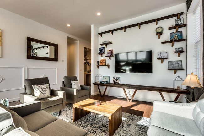 Building Photo - 706 N Racine Ave