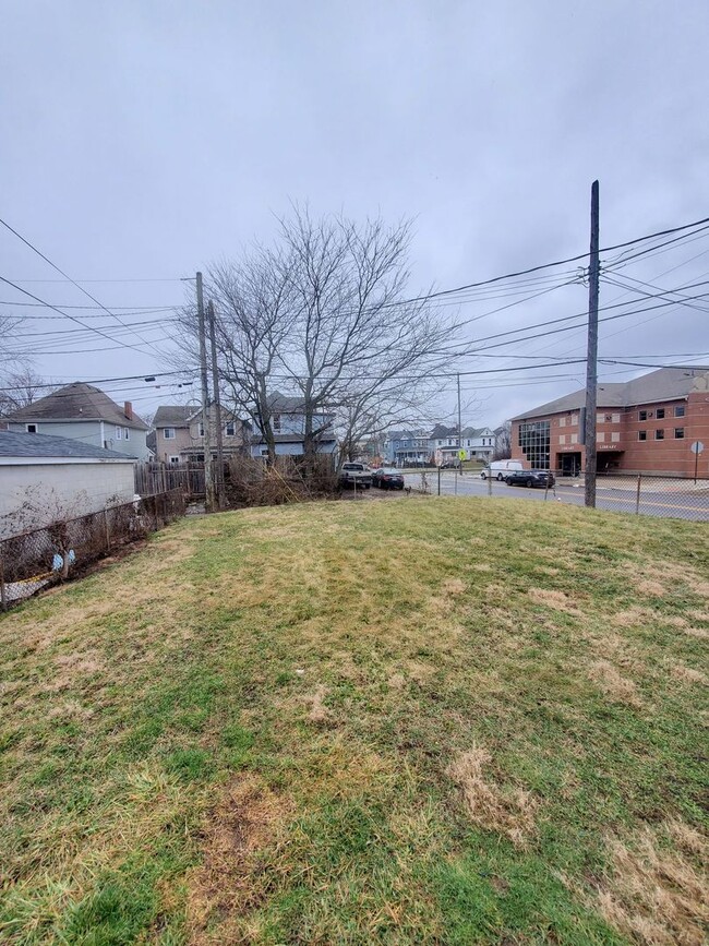 Foto del edificio - 164-166-166 S Cypress Ave