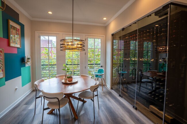 Building Photo - Luxury Rental in the Heart of Reston