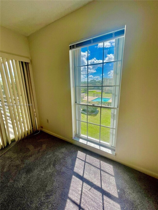 Foto del edificio - 7980 N French Dr