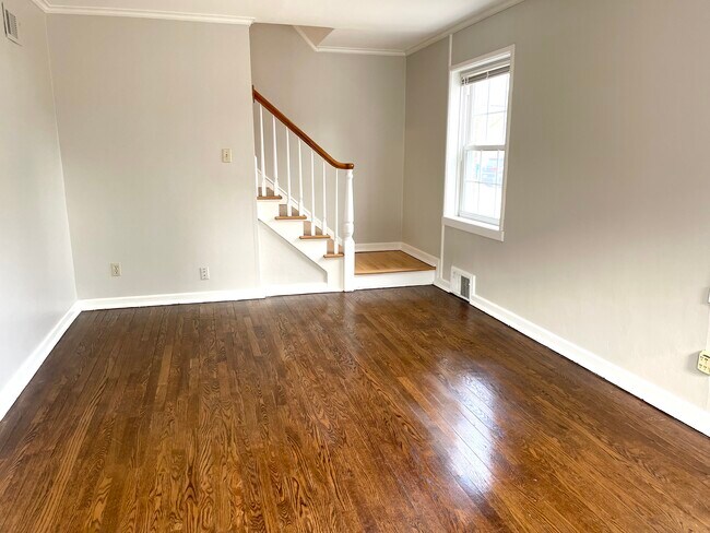 Foto del edificio - 5211 N Diversey Blvd