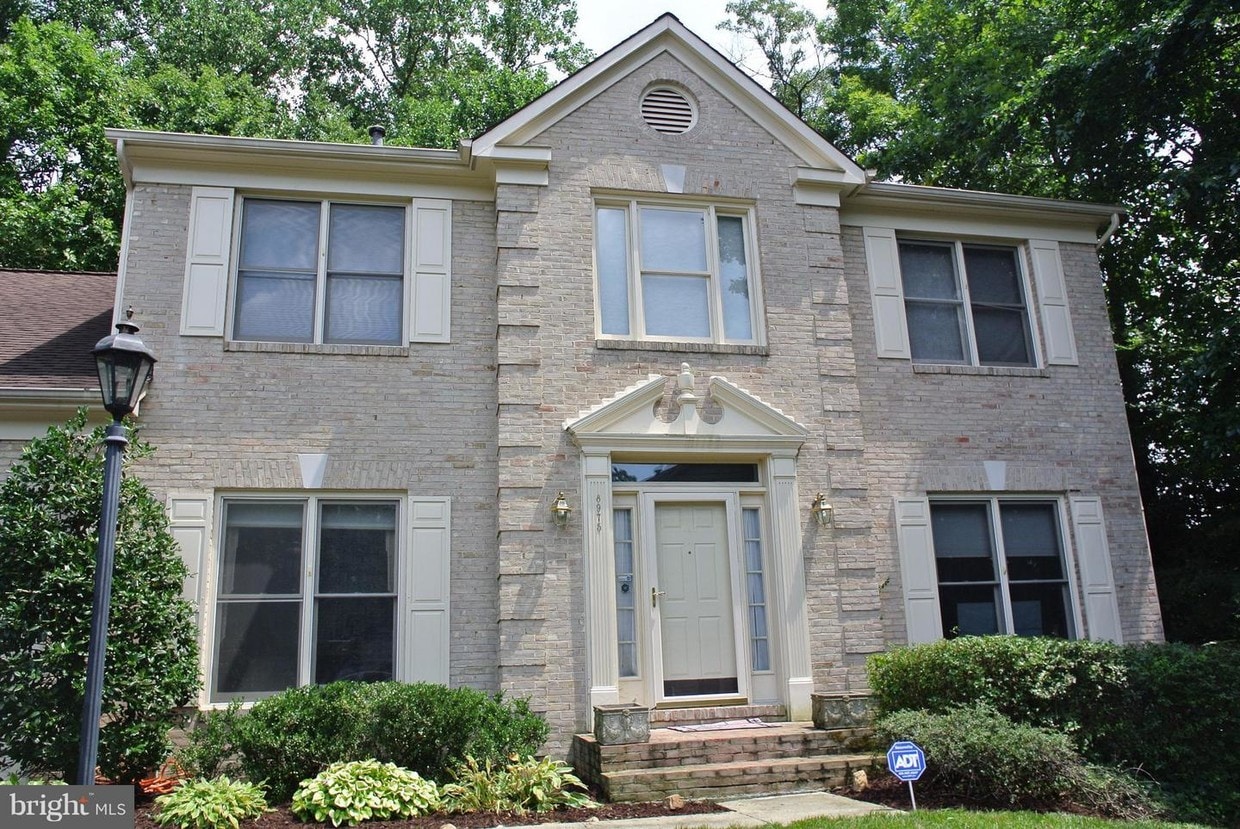 Primary Photo - 8975 Home Guard Dr