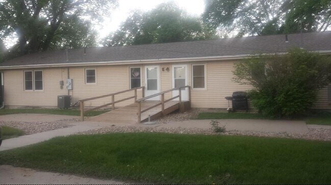 24 Rancho Green Valley - 813 N York Ave