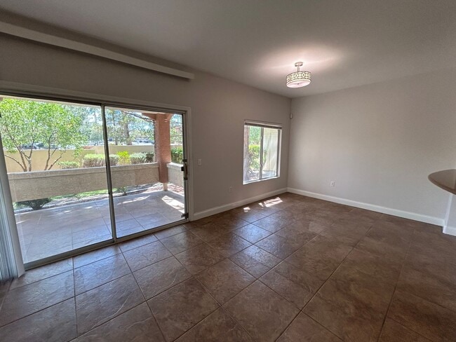 Foto del edificio - Fantastic condo in Summerlin North