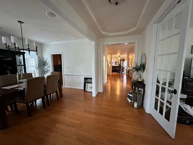 Foto del edificio - SPACIOUS 4 BED 3.5 BATH SF HOME