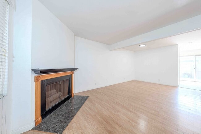 Building Photo - 36 Greenbough