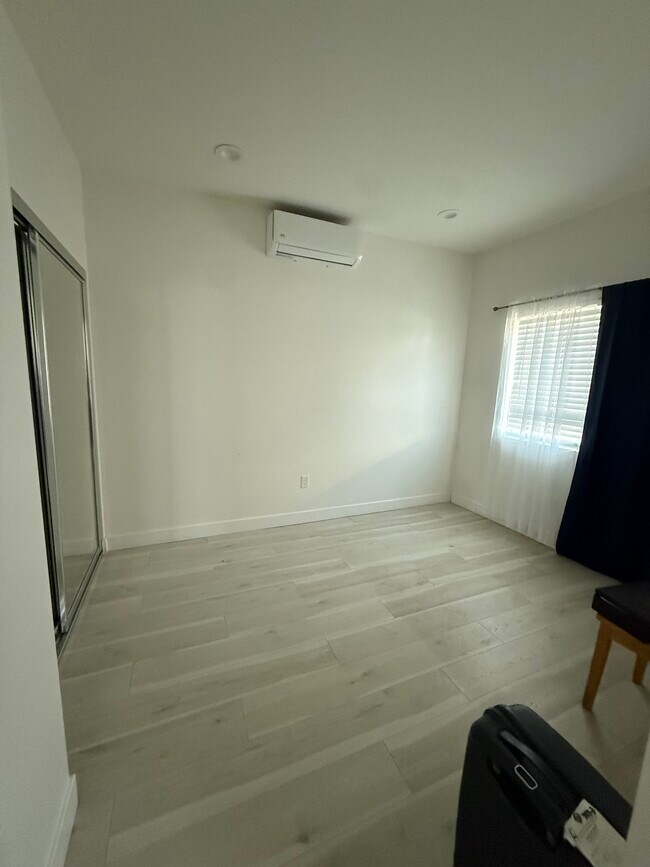 dormitorio - 1049 Davis Ave