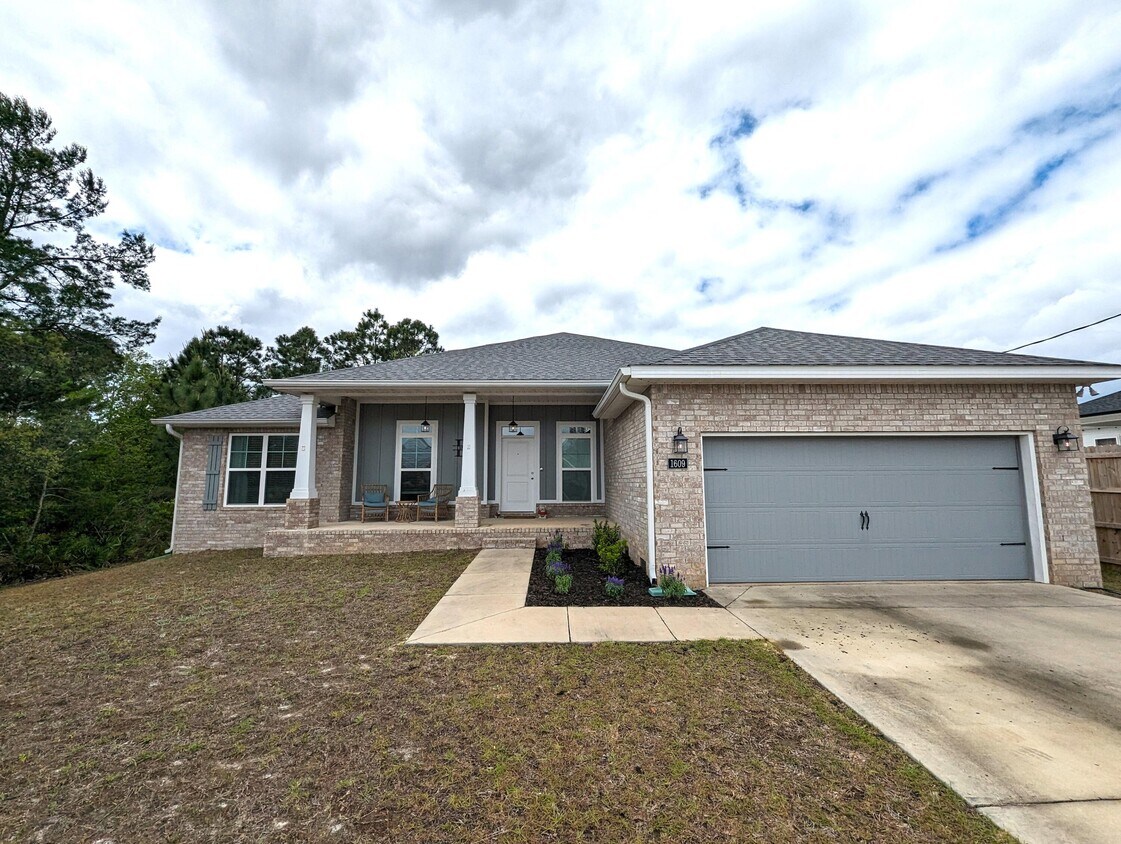 Foto principal - 1609 Ponderosa Dr