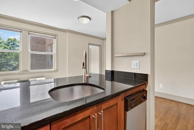 Foto del edificio - 1361 K St SE