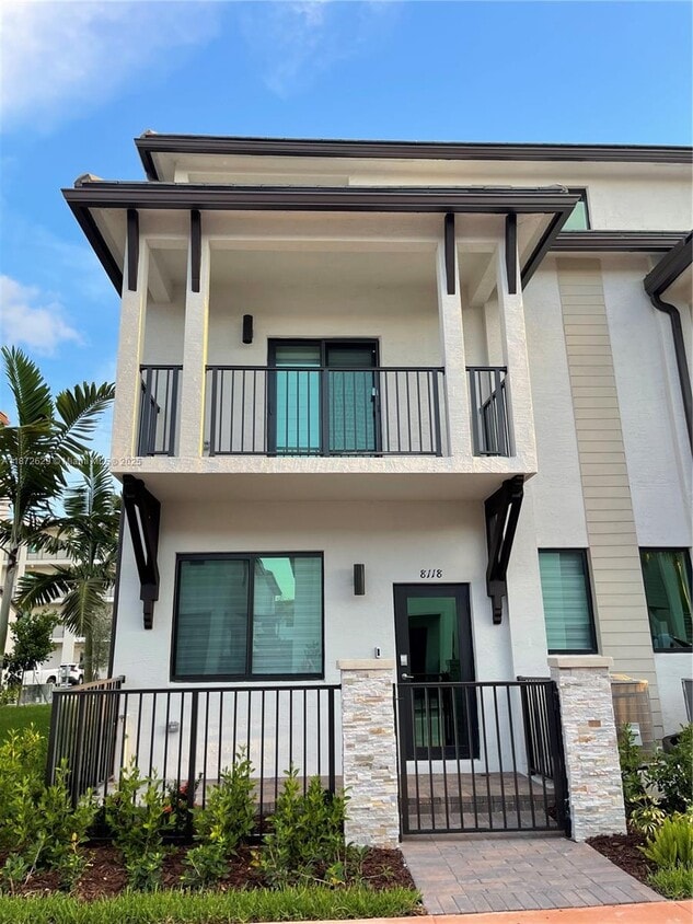 Foto principal - 8118 NW 42nd St