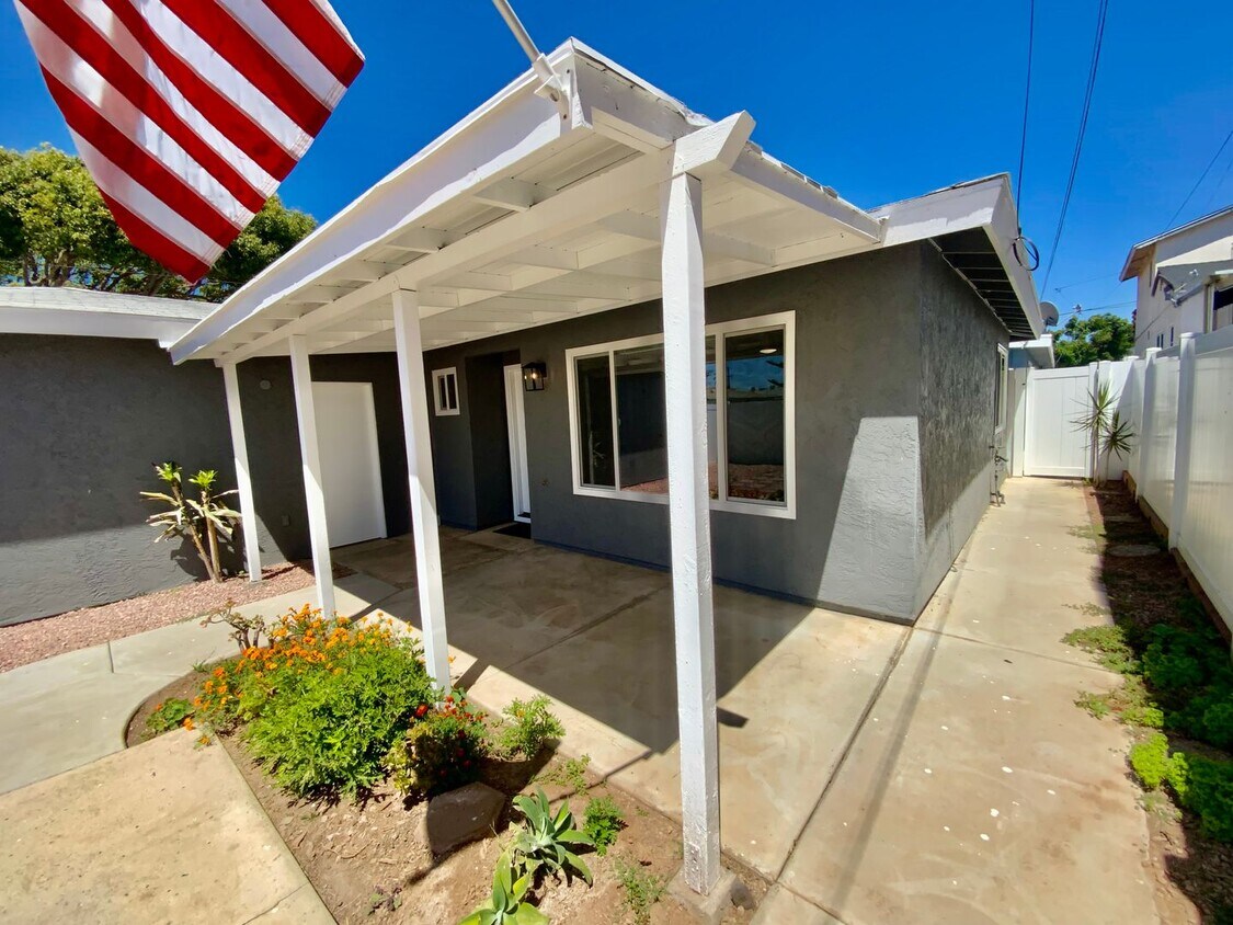Foto principal - 3 bd/2ba Cottage with alley Access