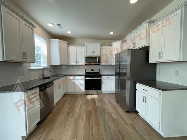 Foto del edificio - Great news! Get 50% off your first month’s rent when you sign by 12/31/2025! Plus Application fee...