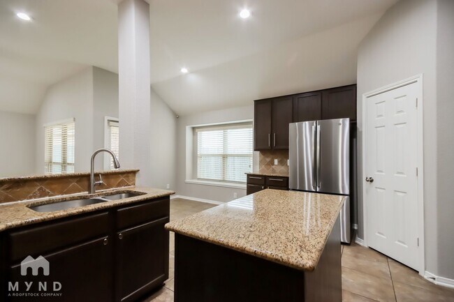 Foto del edificio - 20818 Falcon Hill St